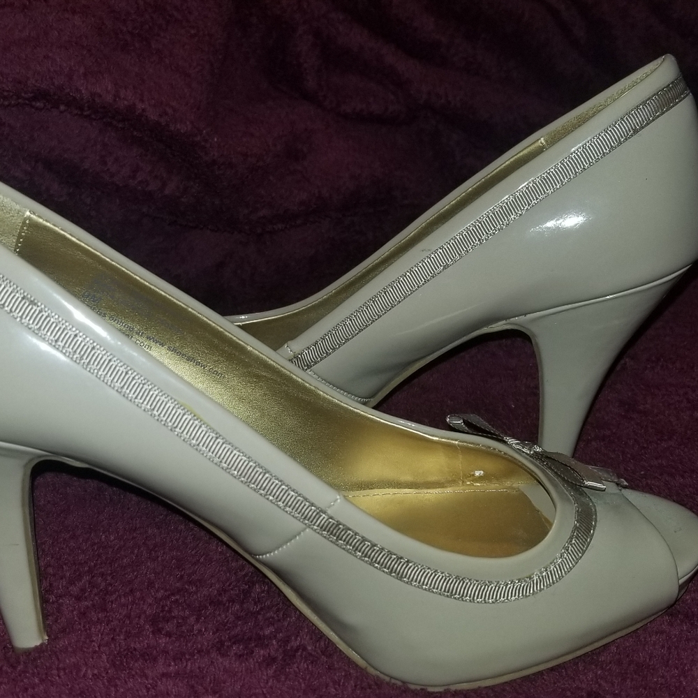 Fergalicious nude size 9 heels